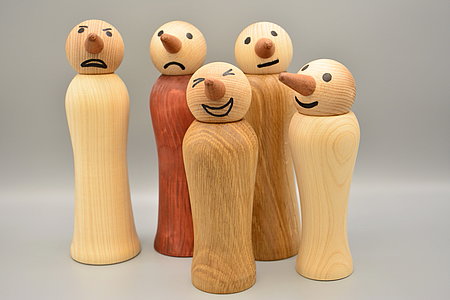 Stimmungsvögel mit den zugehörigen Emotionsköpfen